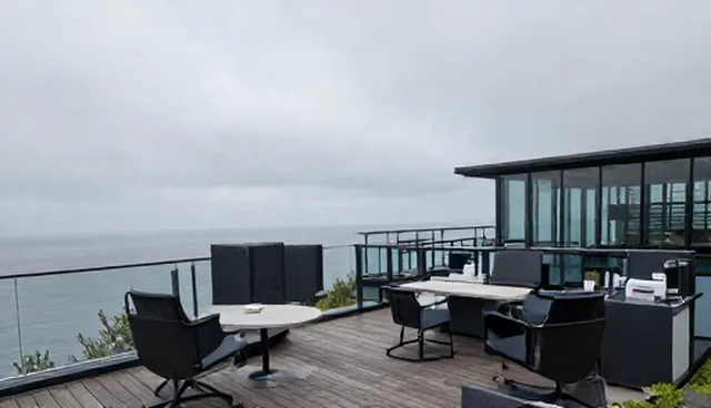 酒店预订系统选型与维护建议：性能与适用条件分析